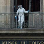 Mais quatro presos por roubo de joias do Louvre de US$ 157 milhões