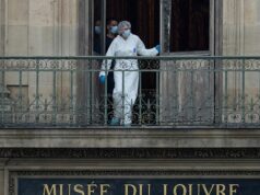 Mais quatro presos por roubo de joias do Louvre de US$ 157 milhões Mais quatro presos por roubo de joias do Louvre de US$ 157 milhões