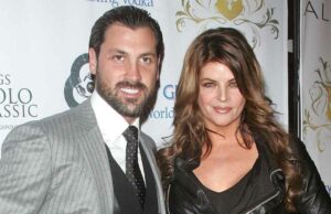 Maks Chmerkovskiy reage a ‘DWTS’ In Memoriam Tribute to Kirstie Alley Maks Chmerkovskiy relembra Kirstie Alley dizendo que estava seduzindo durante o ensaio