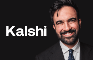 Mamdani cita previsões de Kalshi em meio ao aumento rumo à vitória do prefeito de Nova York Zohran Mamdani de terno e gravata está contra um fundo preto ao lado de um grande texto branco que diz “Kalshi”. Mamdani cita previsões de Kalshi em meio ao aumento rumo à vitória do prefeito de Nova York