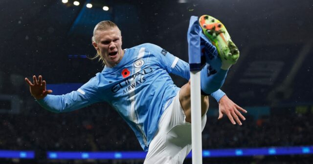 Man City derrota o Liverpool por 3 a 0 e MANCHESTER, INGLATERRA - 09 DE NOVEMBRO: Pep Guardiola, técnico do Manchester City, comemora o primeiro gol de seu time, marcado por Erling Haaland do Manchester City durante a partida da Premier League entre Manchester City e Liverpool no Etihad Stadium em 09 de novembro de 2025 em Manchester, Inglaterra. (Foto de Michael Regan/Getty Images)
