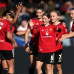 Man United derrota Brighton por 3-2 para manter a disputa pelo título da WSL em andamento