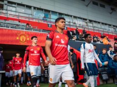 Man Utd planeja enviar o garoto-prodígio emprestado ao clube de propriedade da Ineos em janeiro, é perfeito – jornalista Diego Leon saindo para treinar no Manchester United.