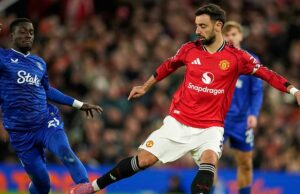 Manchester United x Everton – Premier League AO VIVO: último placar e atualizações quando Idrissa Gueye é expulso por bater em seu próprio companheiro de equipe no início caótico do confronto em Old Trafford Manchester United x Everton - Premier League AO VIVO: último placar e atualizações quando Idrissa Gueye é expulso por bater em seu próprio companheiro de equipe no início caótico do confronto em Old Trafford