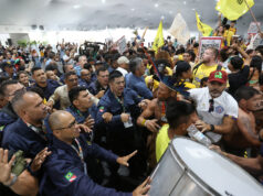 Manifestantes indígenas invadem cúpula do clima COP30 no Brasil Manifestantes indígenas invadem cúpula do clima COP30 no Brasil