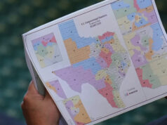 Mapa manipulado do Texas atinge as rochas ARQUIVO - Os manifestantes se reúnem na rotunda do lado de fora da Câmara da Câmara no Capitólio do Texas enquanto os legisladores debatem um mapa redesenhado do Congresso dos EUA no Texas durante uma sessão especial, 20 de agosto de 2025, em Austin, Texas. (Foto AP / Eric Gay, Arquivo)