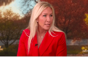 Marjorie Taylor Greene define o retorno de ‘The View’ em janeiro Marjorie Taylor Greene diz aos apresentadores de 'The View' que ela não queria brigar no ar: 'Leva mulheres maduras' para consertar as coisas