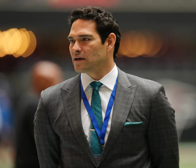 Mark Sanchez supostamente demitido pela Fox Sports enquanto enfrenta acusações Download app from appStore