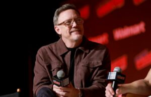 Matthew Lillard diz ‘F— Ice’ durante exibição de fãs de ‘Scream’: ‘Precisamos liderar com amor’ Matthew Lillard diz ‘F— Ice’ durante exibição de fãs de ‘Scream’: ‘Precisamos liderar com amor’