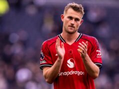 Matthijs de Ligt acredita que o Man Utd ‘merecia mais’ contra o Tottenham depois de marcar o empate no final ícone de correio