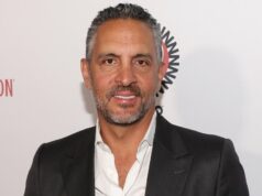 Mauricio Umansky brinca sem camisa que a sessão de fotos da ARI não é ‘nada de novo’ Mauricio Umansky ainda trabalha no relacionamento com Kyle Richards
