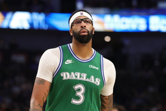 Mavericks anuncia atualização preocupante sobre lesões em Anthony Davis NBA star Anthony Davis #3 of the Dallas Mavericks