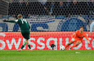 Melker Ellborg reage às ligações de transferência ‘lisonjeiras’ do Man Utd e ao lidar com os holofotes Melker Ellborg na baliza do Malmö