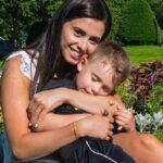 Bruna Ferreira foi levada sob custódia em Revere, Massachusetts, e atualmente está detida em uma instalação do ICE no sul da Louisiana. Ela tem um filho de 11 anos com o irmão de Leavitt, Michael Leavitt