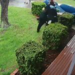 Menino de 14 anos sob fiança supostamente esfaqueia jovem de 19 anos na tranquila rua de Melbourne