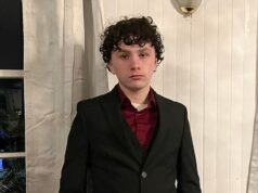 Menino de 15 anos é esfaqueado até a morte enquanto 100 adolescentes chegam à casa de Nova York em meio a uma festa em casa Liam Delemo (foto), 15 anos, de West Babylon, Nova York, foi morto a facadas na frente de cerca de 100 adolescentes durante uma festa caótica em uma casa na noite de segunda-feira.