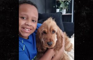 Menino morre na frente da família depois que médico descarta queixa de dor de garganta Frankie-Rae Law e cachorro 2