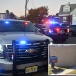 Exterior da Livingston Park Elementary School com uma placa de boas-vindas.