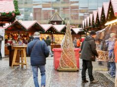 Mercado de Natal alemão abre quase um ano após ataque mortal Mercado de Natal alemão abre quase um ano após ataque mortal