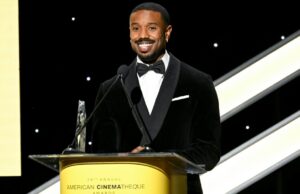 Michael B. Jordan chora ao receber o prêmio de Ryan Coogler após a cerimônia da Calçada da Fama de Chadwick Boseman: ‘Estou tão feliz que aconteceu no mesmo dia’ Michael B. Jordan chora ao receber o prêmio de Ryan Coogler após a cerimônia da Calçada da Fama de Chadwick Boseman: 'Estou tão feliz que aconteceu no mesmo dia'