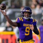 Michael Mitchell Jr. é responsável por 5 TDs enquanto o Arcebispo Riordan derrota Mitty para definir o jogo do título WCAL com Serra