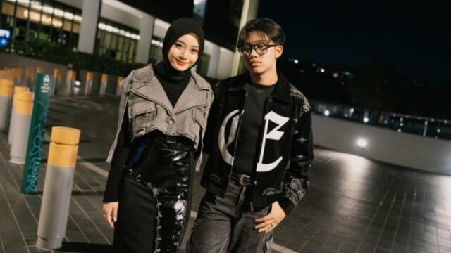 MikkyZia está desesperada para reorganizar uma música lendária em um MikkyZia está desesperada para reorganizar uma música lendária em um estilo hip-dut!