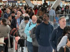 Milhares de voos serão cortados em aeroportos dos EUA em meio à paralisação do governo Milhares de voos serão cortados em aeroportos dos EUA em meio à paralisação do governo