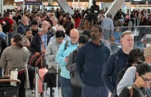 Milhares de voos serão cortados em aeroportos dos EUA em meio à paralisação do governo Milhares de voos serão cortados em aeroportos dos EUA em meio à paralisação do governo