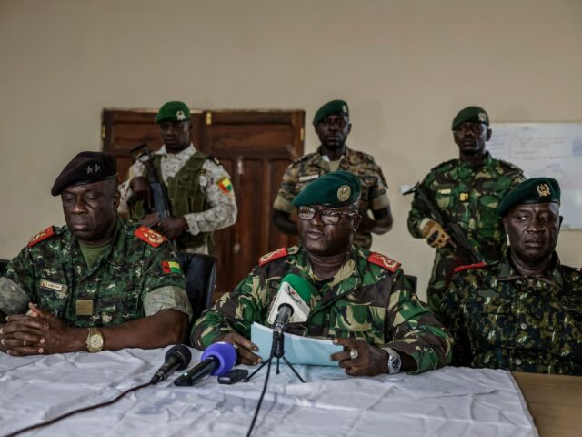 Militares da Guiné-Bissau nomeiam general como presidente de transição após Militares da Guiné-Bissau nomeiam general como presidente de transição após golpe