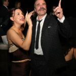 Millie Bobby Brown e David Harbor foram acusados ​​​​de realizar um 'ato duplo de comédia OTT para as câmeras' por um especialista em linguagem corporal enquanto a dupla fazia uma exibição bizarra na festa de Stranger Things na quinta-feira.