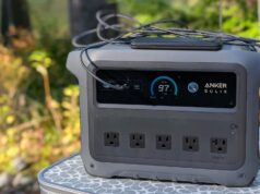 Minha estação de energia favorita para acampar acaba de atingir um preço recorde na Black Friday – Economize 50% na Anker Solix o anker solix c1000 gen 2 alimentando uma máquina de café expresso de'longhi