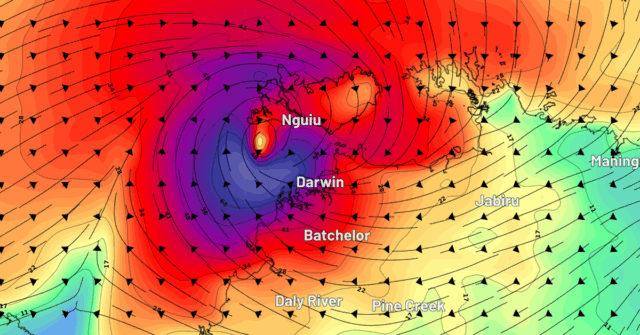 Ministro alerta que ciclone está a mudar de direcção
