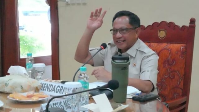 Ministro do Interior, Tito, aprecia a capacidade da província de Ministro do Interior, Tito, aprecia a capacidade da província de Maluku em manter as taxas de inflação sob controlo