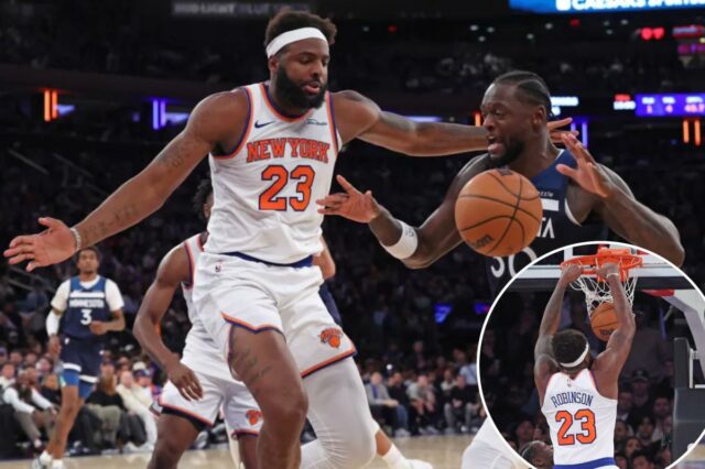 Mitchell Robinson fornece um lembrete dominante de por que ele Mitchell Robinson tenta bloquear o chute de Julius Randle durante o terceiro quarto da vitória dos Knicks em casa sobre os Timberwolves.