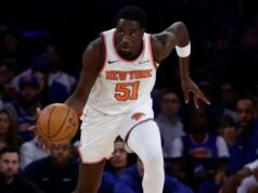 Mohamed Diawara mostrando por que merece um visual prolongado dos Knicks Mohamed Diawara #51 do New York Knicks observa durante o jogo contra o Dallas Mavericks em 19 de novembro de 2025.