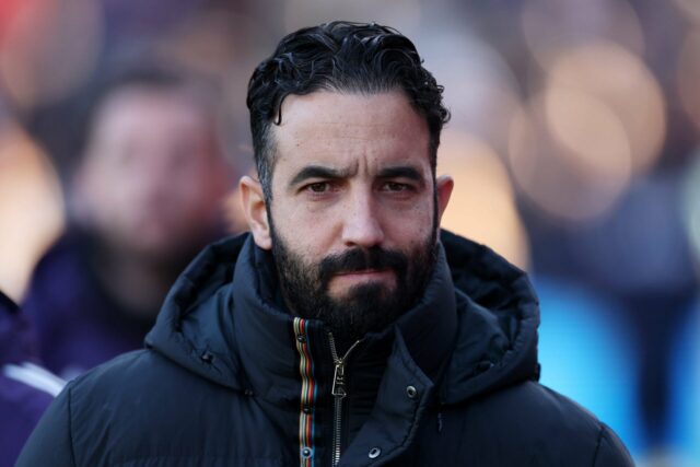 Momento de 23 minutos contra o Palace mostrou uma mudança Bruno Fernandes e Casemiro, do Manchester United, aplaudem os torcedores após a partida da Premier League entre Crystal Palace e Manchester United, no Selhurst Park, em 30 de novembro de 2025