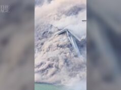 Momento em que ponte recém-inaugurada desaba na China Momento em que ponte recém-inaugurada desaba na China