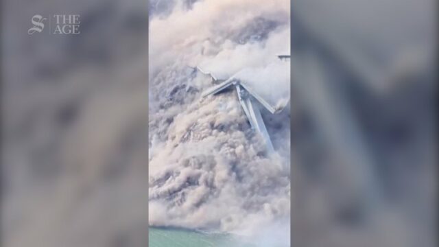 Momento em que ponte recém-inaugurada desaba na China Momento em que ponte recém-inaugurada desaba na China