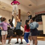 Monica Aldama de 'Cheer' fornece ao 'Stumble' da NBC o impulso que seus criadores desejavam