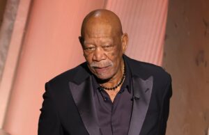 Morgan Freeman diz que seus advogados estão “muito ocupados” reprimindo o uso não autorizado de sua voz Morgan Freeman diz que seus advogados estão “muito ocupados” reprimindo o uso não autorizado de sua voz