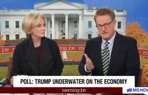 ‘Morning Joe’ afirma que novas pesquisas deixaram os republicanos em pânico quebrando a hierarquia: ‘Eles sabem que estão em apuros’ | Vídeo 'Morning Joe' afirma que novas pesquisas deixaram os republicanos em pânico quebrando a hierarquia: 'Eles sabem que estão em apuros' | Vídeo