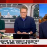 'Morning Joe' diz que o escândalo de Epstein de Trump não vai a lugar nenhum: 'Prejudicando esta presidência' | Vídeo
