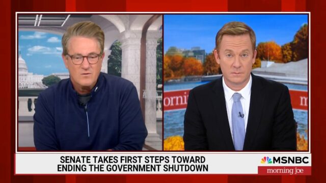 'Morning Joe' explica como a paralisação do governo expôs o Partido Republicano: 'Isso permanecerá com os eleitores' | Vídeo
