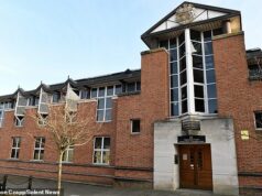 Motorista alcoolizado encontrado quatro vezes acima do limite tem sentença adiada após comparecer ao tribunal bêbado Neil Horner, 49, deveria ser condenado por dirigir quase quatro vezes o limite no Tribunal de Magistrados da Ilha de Wight (foto) - mas foi adiado depois que ele apareceu bêbado