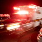 Motorista morre após bater em prédio em São Bruno