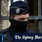 Mulher acusada de roubo de joias do Louvre, diz promotor de Paris