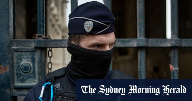 Mulher acusada de roubo de joias do Louvre, diz promotor de Paris
