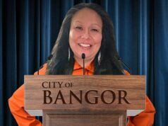 Mulher condenada por homicídio culposo no Maine eleita para a Câmara Municipal angela walker bangor conselho municipal getty tmz 1