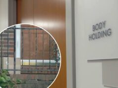 Mulher de Kentucky recebe pacote com ‘braços e dedos’ humanos em vez de entrega de remédios Uma captura de tela do noticiário com a manchete