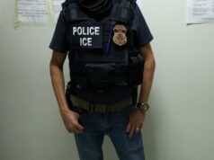 Mulher que esperava surpreender os pais no Dia de Ação de Graças é detida e deportada Mulher que esperava surpreender os pais no Dia de Ação de Graças é detida e deportada